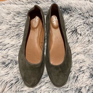 CROWN VINTAGE Davi Suede Skimmer Flat Shoe